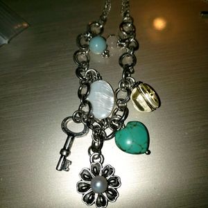 Vantel Pearl's Daisy Dream Necklace